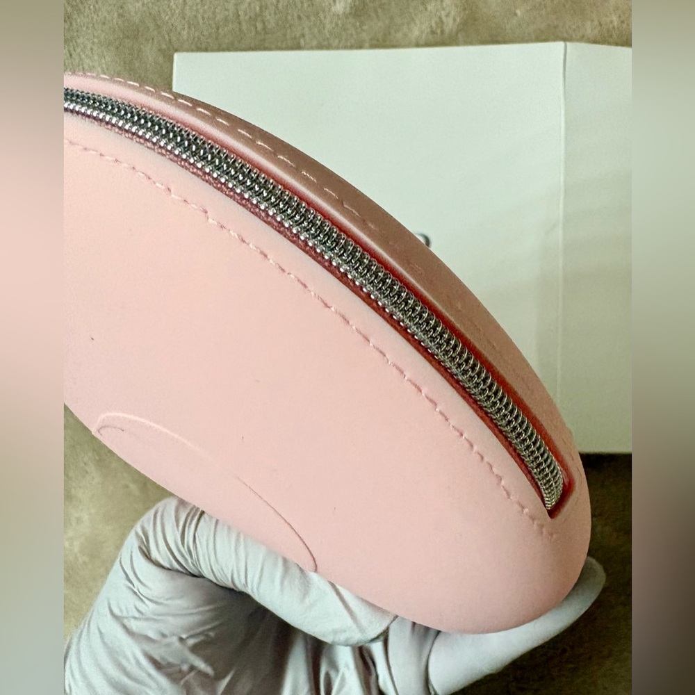 Dior Soft Pink Silicone Circular Case with box and Dior Zipper Pull Charm, NEW! - Picture 5 of 7